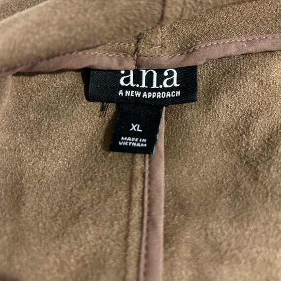 a.n.a women’s size XL top.  Zips up and feels like soft suede. - Picture 3 of 4